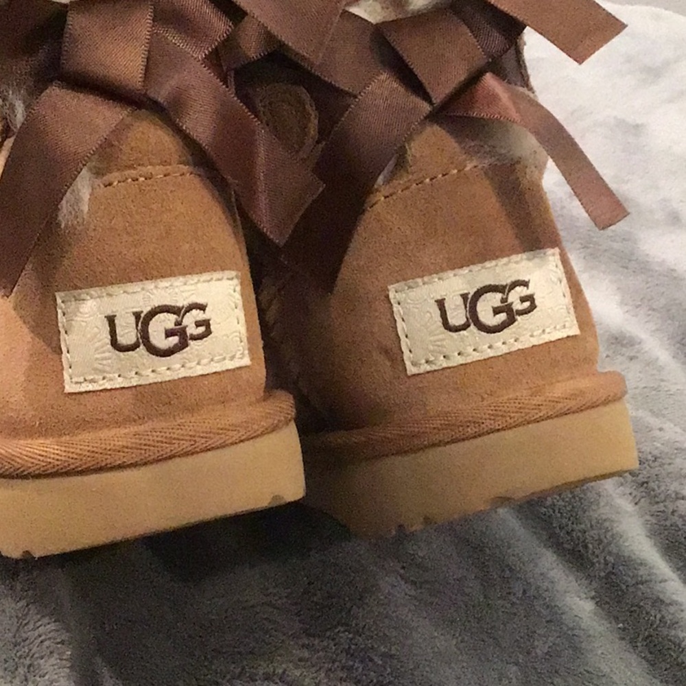 UGG Kids Chestnut Sheepskin Boot with Back Ribbon Detail - Picture 7 of 7